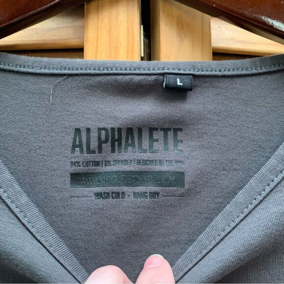 Alphalete Men’s Short Sleeve Size Large - Picture 2 of 4